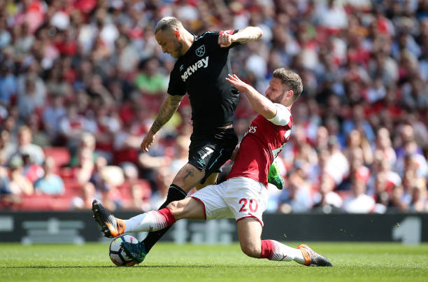 阿劳霍抵达巴萨总部即将续约 新合同2031年到期.